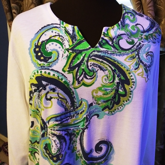 Tops - Picture 2 of 5